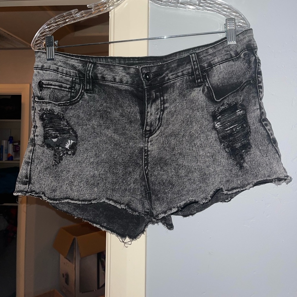 Hot Topic LOVEsick low rise acid wash short shorts